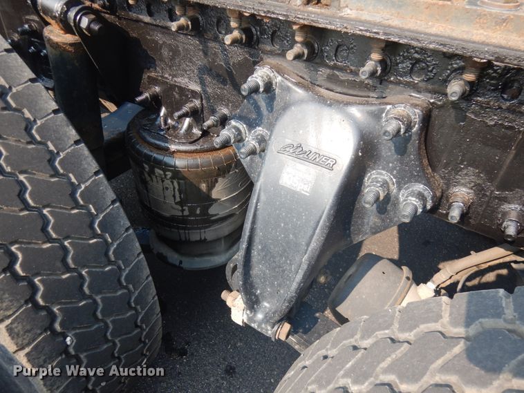 image for item IL9876 2015 Freightliner Cascadia 125  semi truck