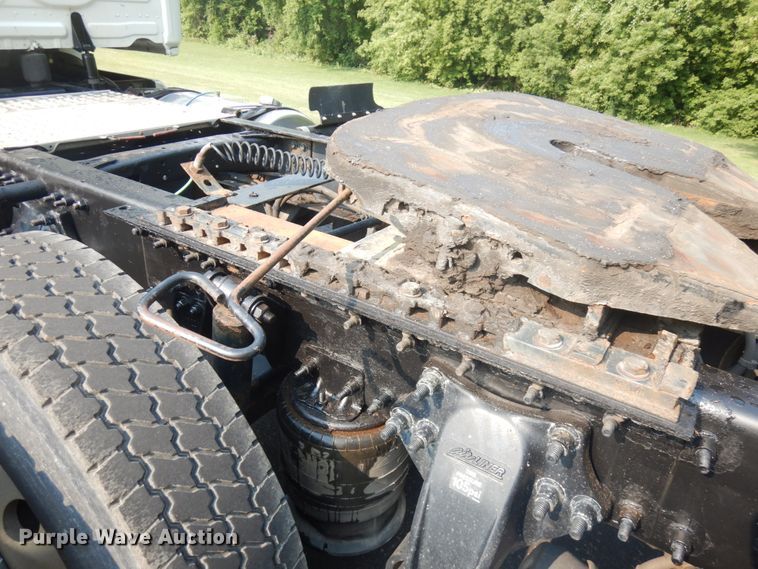 image for item IL9876 2015 Freightliner Cascadia 125  semi truck