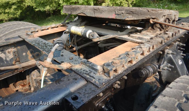 image for item IL9876 2015 Freightliner Cascadia 125  semi truck