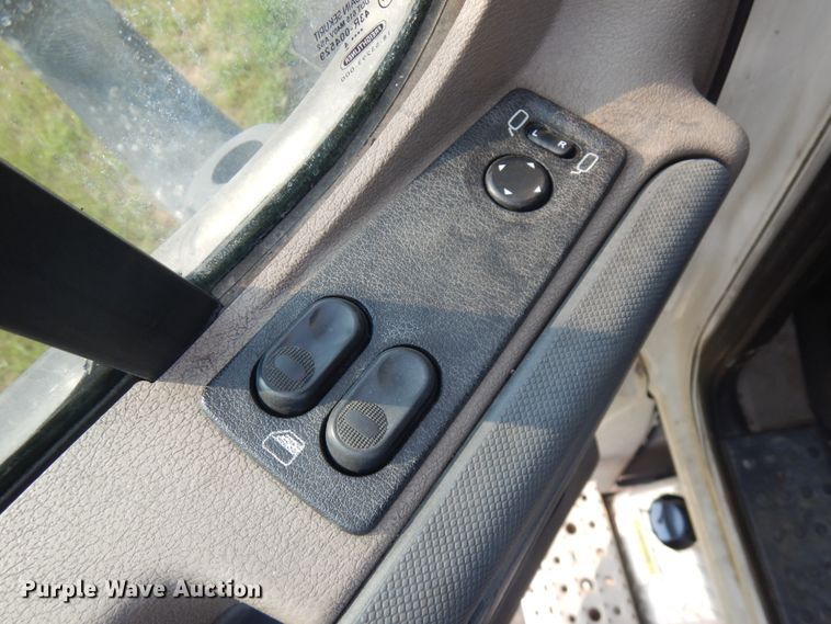 image for item IL9876 2015 Freightliner Cascadia 125  semi truck