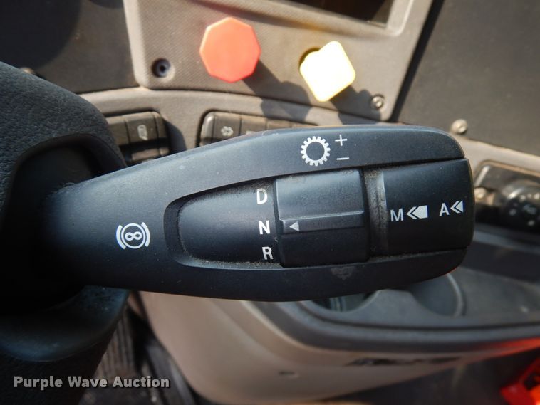 image for item IL9876 2015 Freightliner Cascadia 125  semi truck