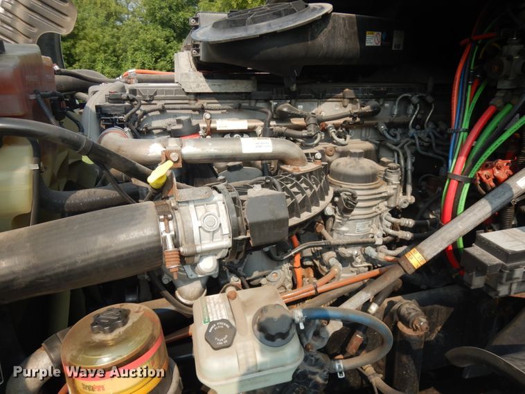 image for item IL9876 2015 Freightliner Cascadia 125  semi truck