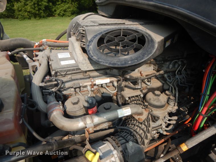 image for item IL9876 2015 Freightliner Cascadia 125  semi truck