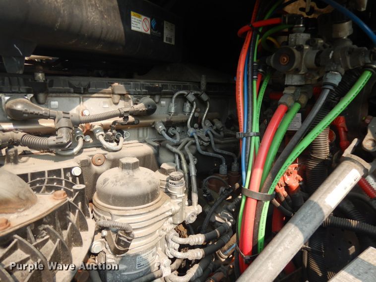 image for item IL9876 2015 Freightliner Cascadia 125  semi truck