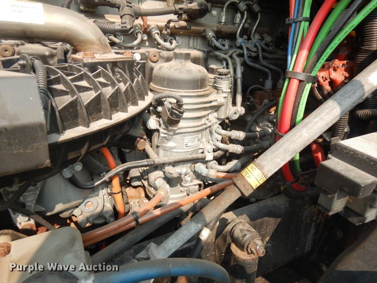 image for item IL9876 2015 Freightliner Cascadia 125  semi truck