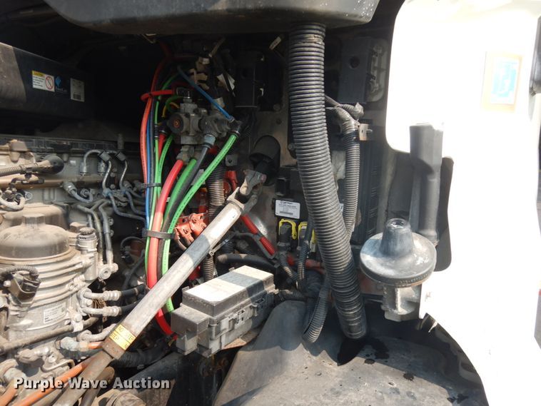 image for item IL9876 2015 Freightliner Cascadia 125  semi truck