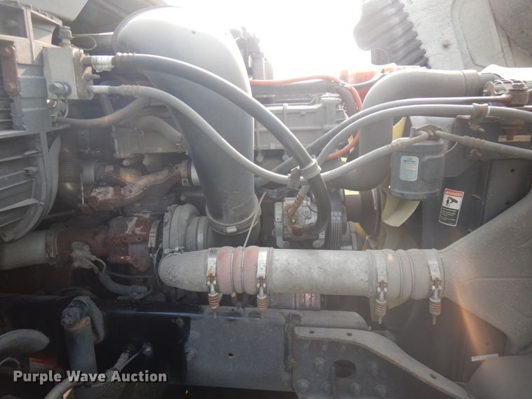 image for item IL9876 2015 Freightliner Cascadia 125  semi truck