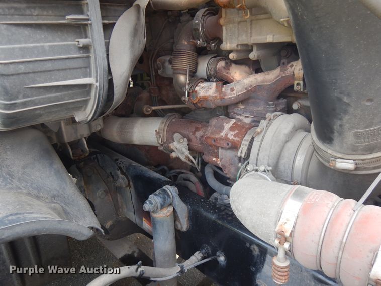 image for item IL9876 2015 Freightliner Cascadia 125  semi truck