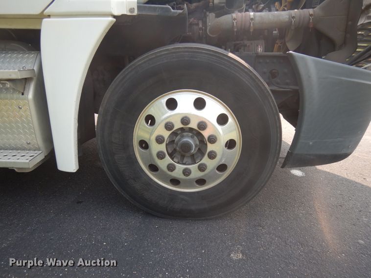 image for item IL9876 2015 Freightliner Cascadia 125  semi truck