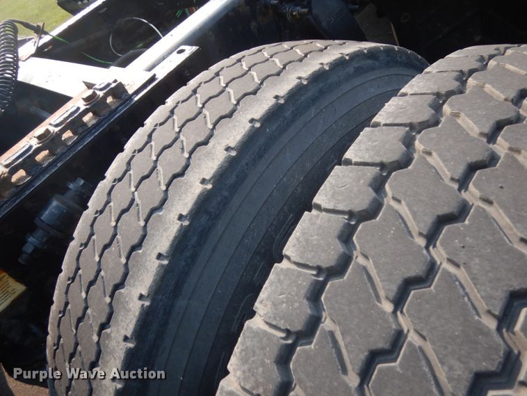 image for item IL9876 2015 Freightliner Cascadia 125  semi truck