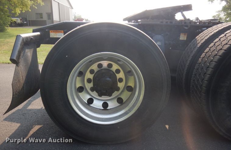 image for item IL9876 2015 Freightliner Cascadia 125  semi truck