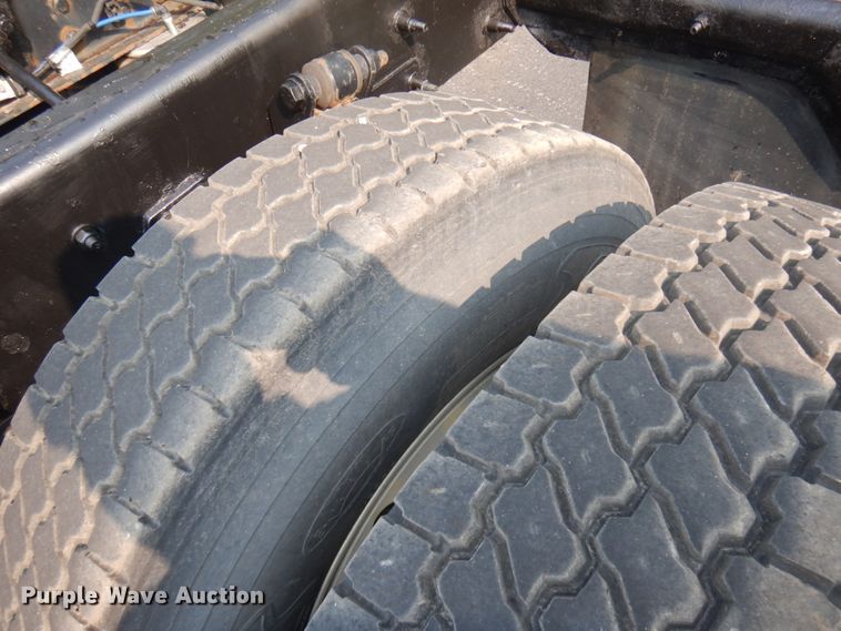 image for item IL9876 2015 Freightliner Cascadia 125  semi truck