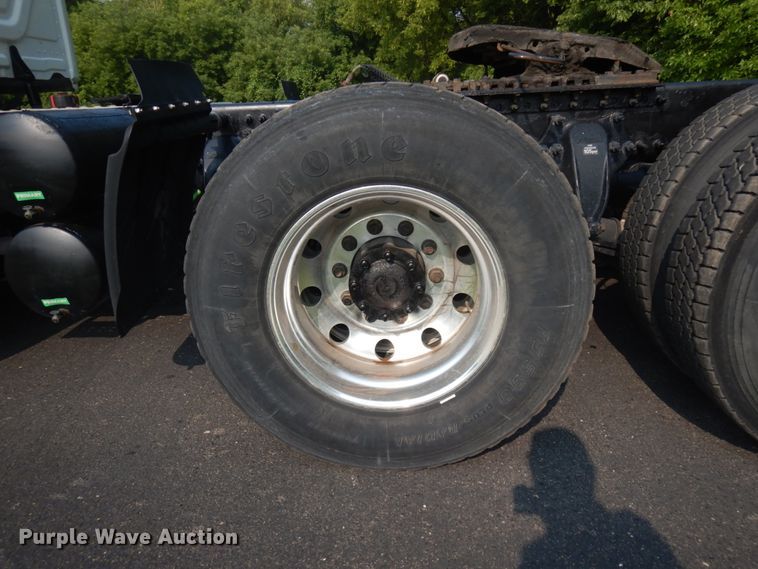 image for item IL9876 2015 Freightliner Cascadia 125  semi truck