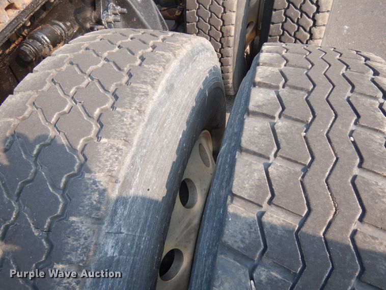 image for item IL9876 2015 Freightliner Cascadia 125  semi truck