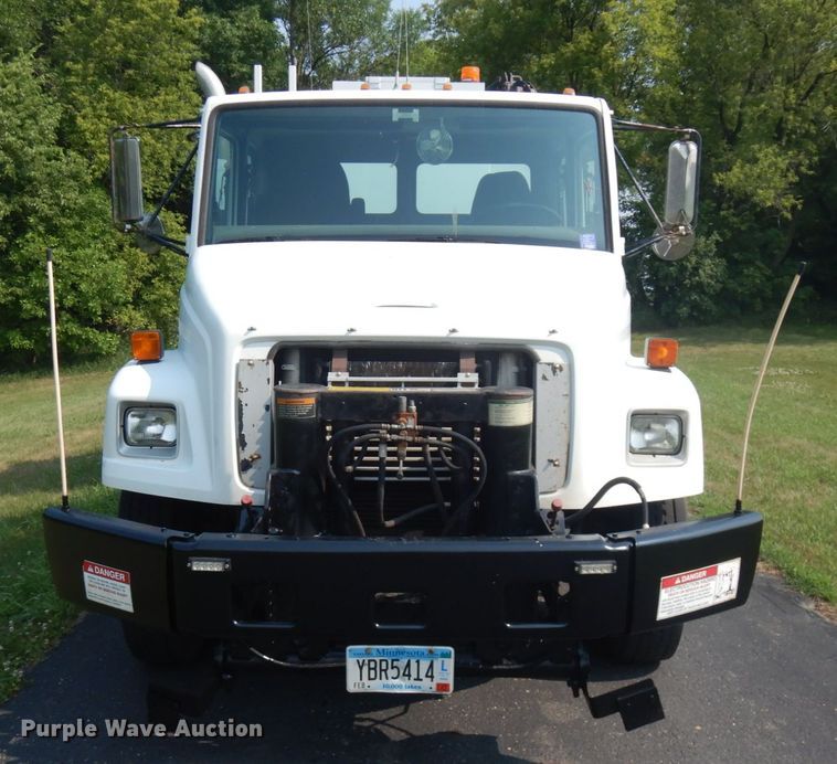 image for item IL9878 2004 Freightliner FL70  crane truck