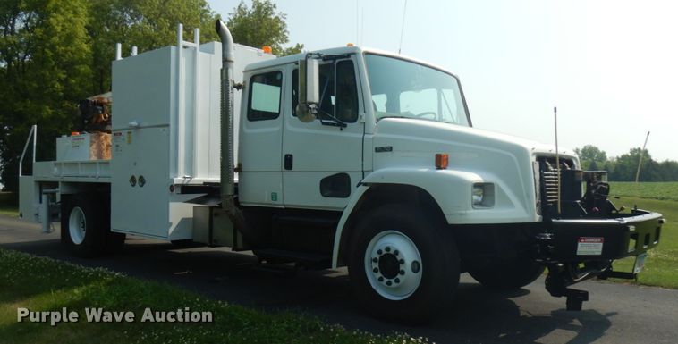 image for item IL9878 2004 Freightliner FL70  crane truck