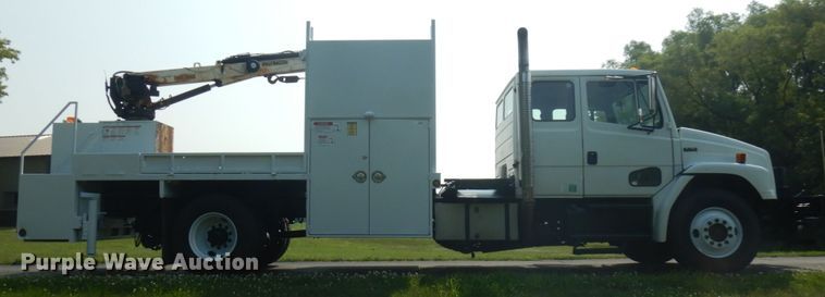 image for item IL9878 2004 Freightliner FL70  crane truck