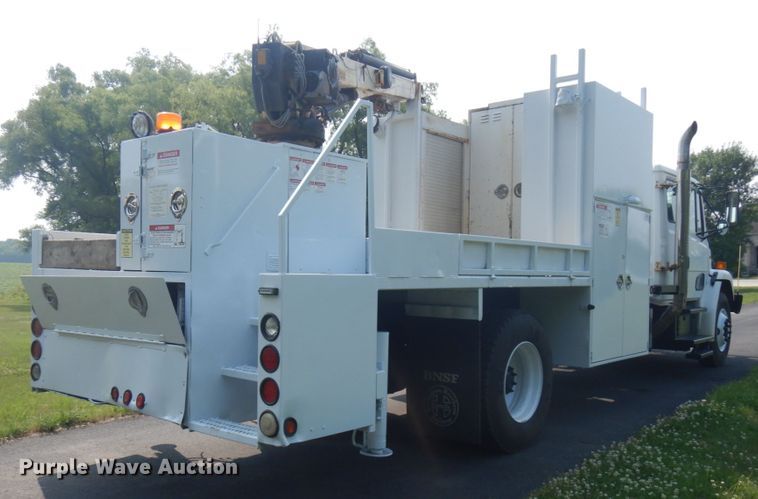 image for item IL9878 2004 Freightliner FL70  crane truck