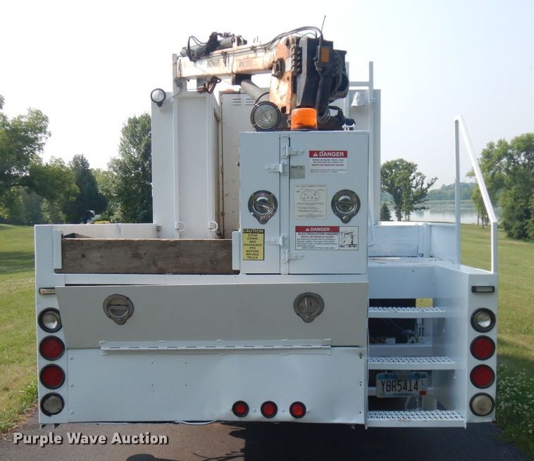 image for item IL9878 2004 Freightliner FL70  crane truck