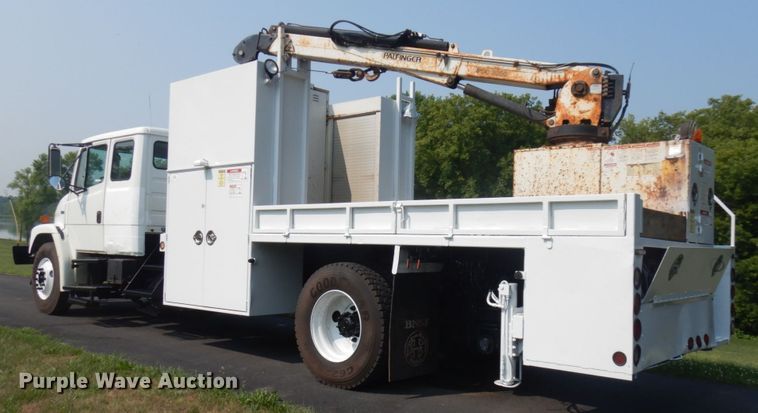 image for item IL9878 2004 Freightliner FL70  crane truck