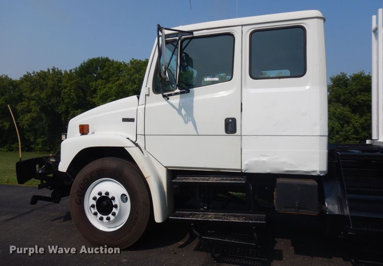 image for item IL9878 2004 Freightliner FL70  crane truck