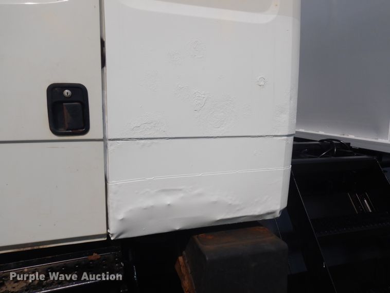 image for item IL9878 2004 Freightliner FL70  crane truck