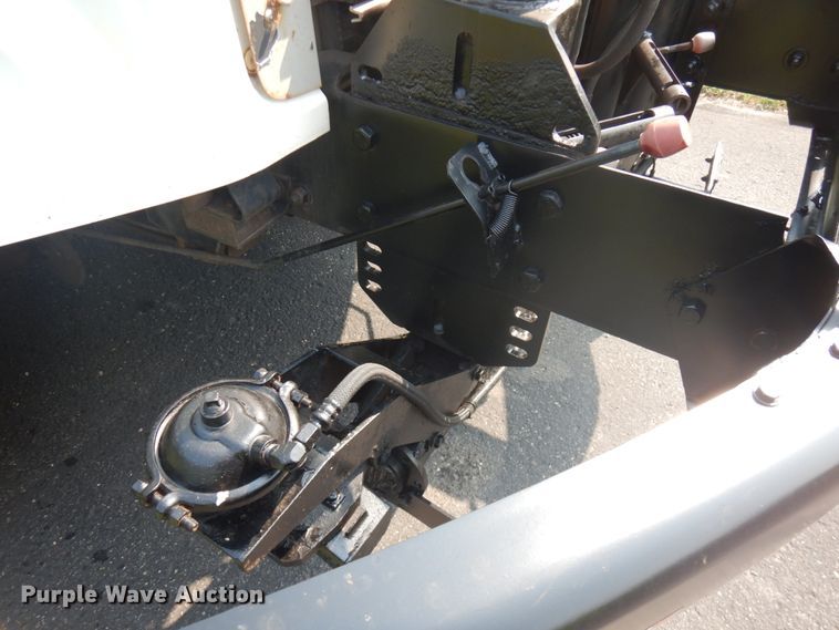 image for item IL9878 2004 Freightliner FL70  crane truck