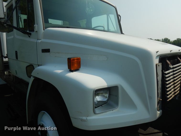 image for item IL9878 2004 Freightliner FL70  crane truck