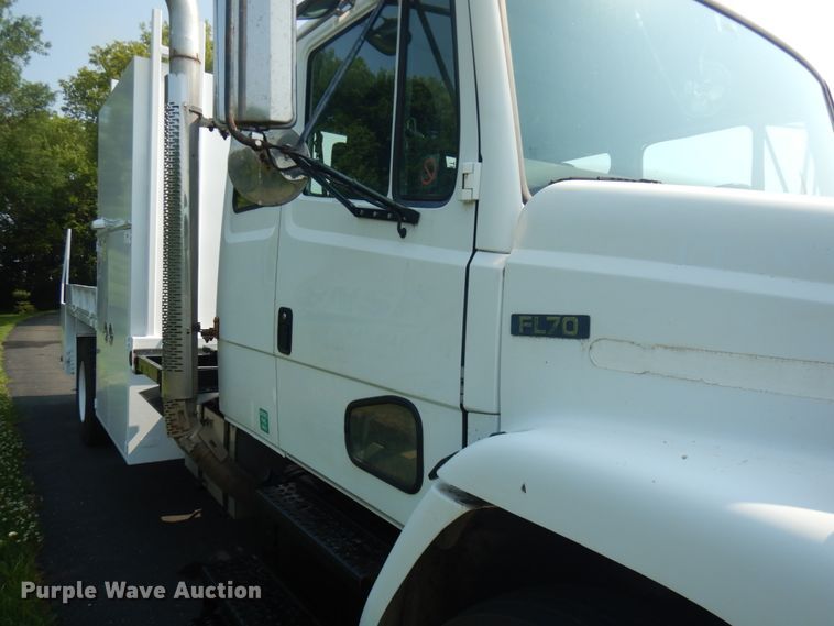 image for item IL9878 2004 Freightliner FL70  crane truck