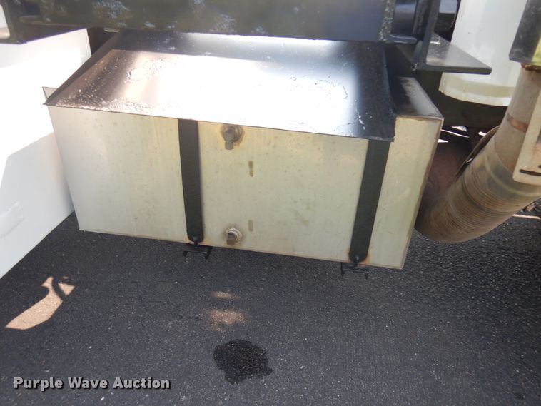 image for item IL9878 2004 Freightliner FL70  crane truck