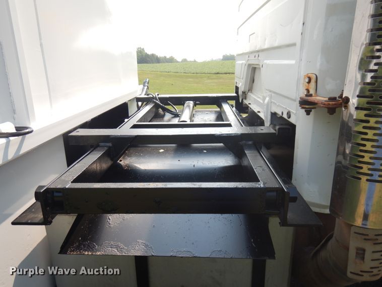 image for item IL9878 2004 Freightliner FL70  crane truck