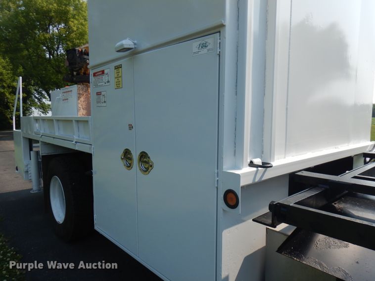 image for item IL9878 2004 Freightliner FL70  crane truck