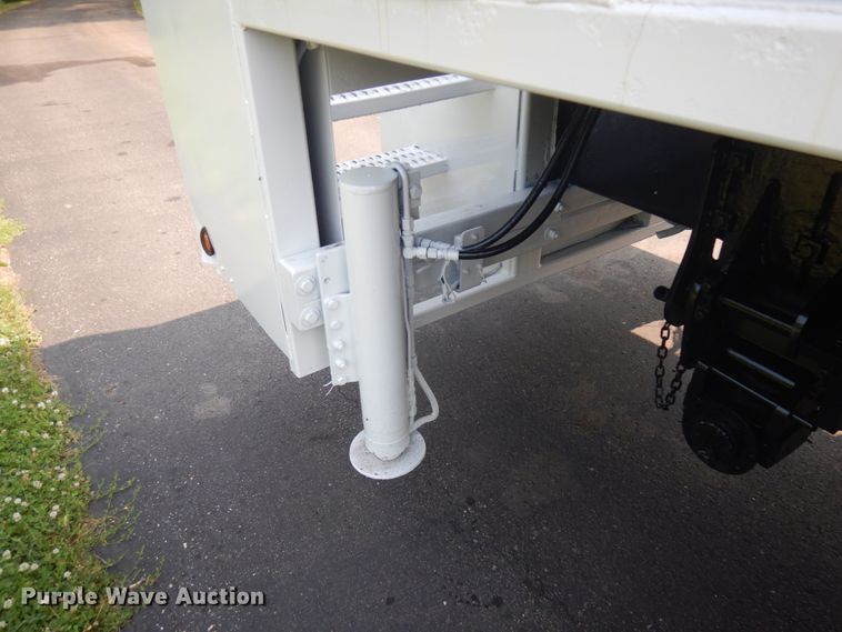 image for item IL9878 2004 Freightliner FL70  crane truck