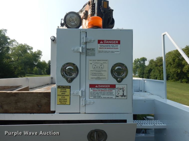 image for item IL9878 2004 Freightliner FL70  crane truck