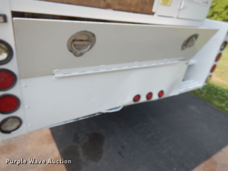 image for item IL9878 2004 Freightliner FL70  crane truck