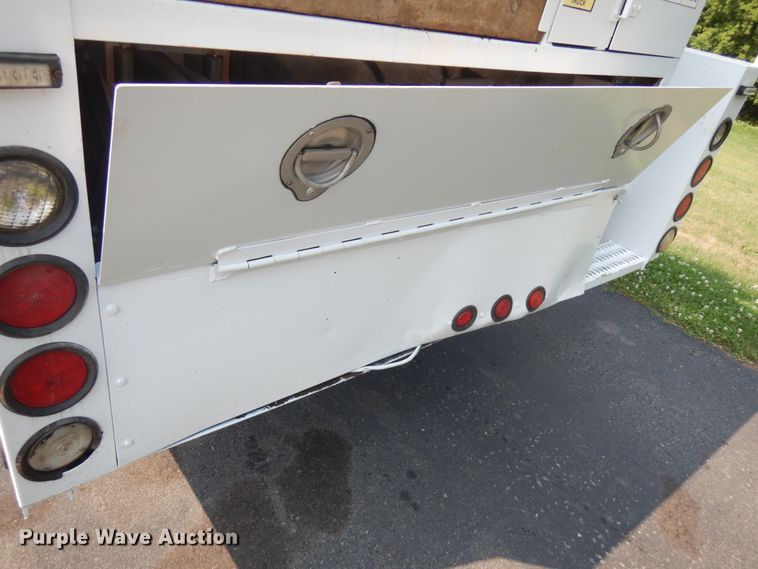 image for item IL9878 2004 Freightliner FL70  crane truck