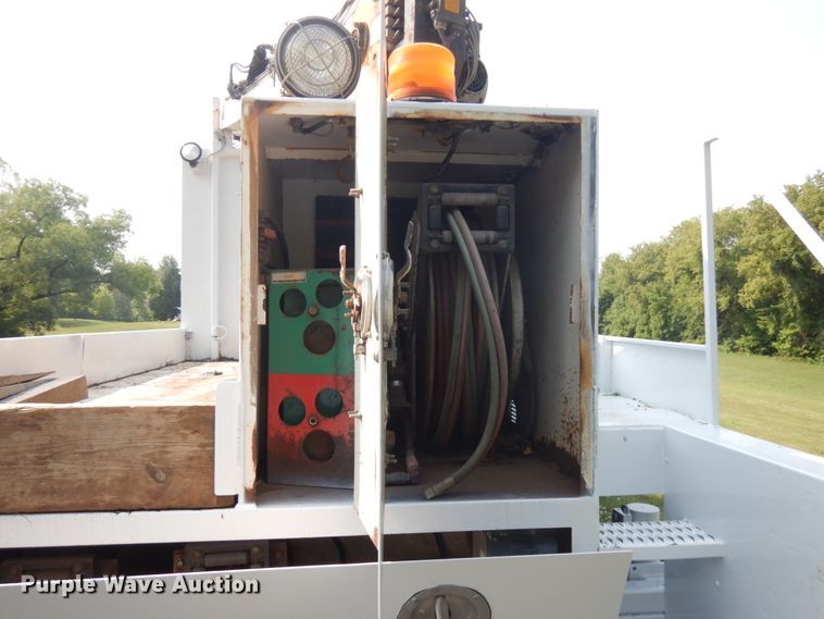 image for item IL9878 2004 Freightliner FL70  crane truck