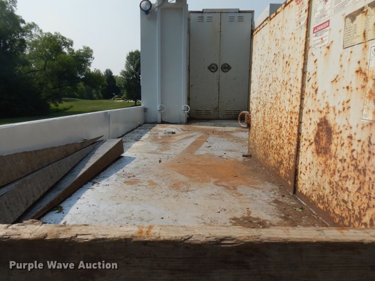 image for item IL9878 2004 Freightliner FL70  crane truck