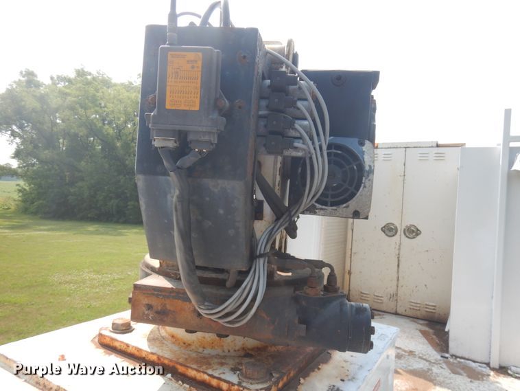 image for item IL9878 2004 Freightliner FL70  crane truck