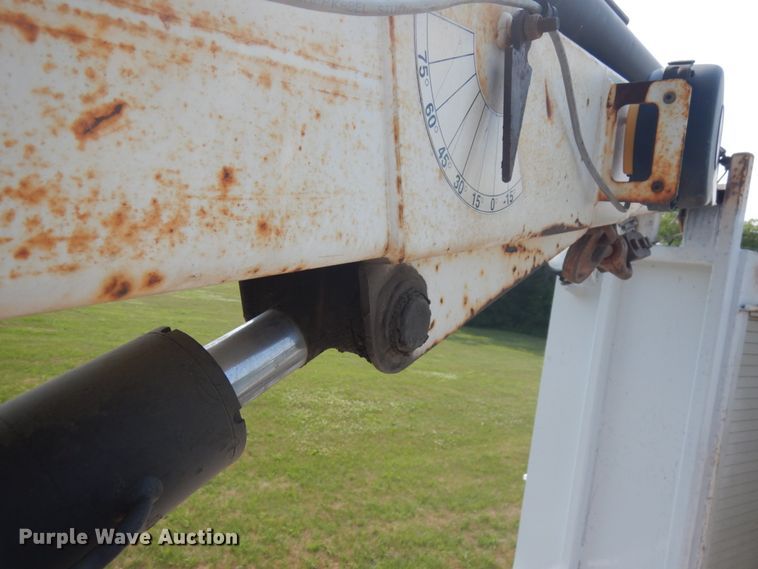 image for item IL9878 2004 Freightliner FL70  crane truck