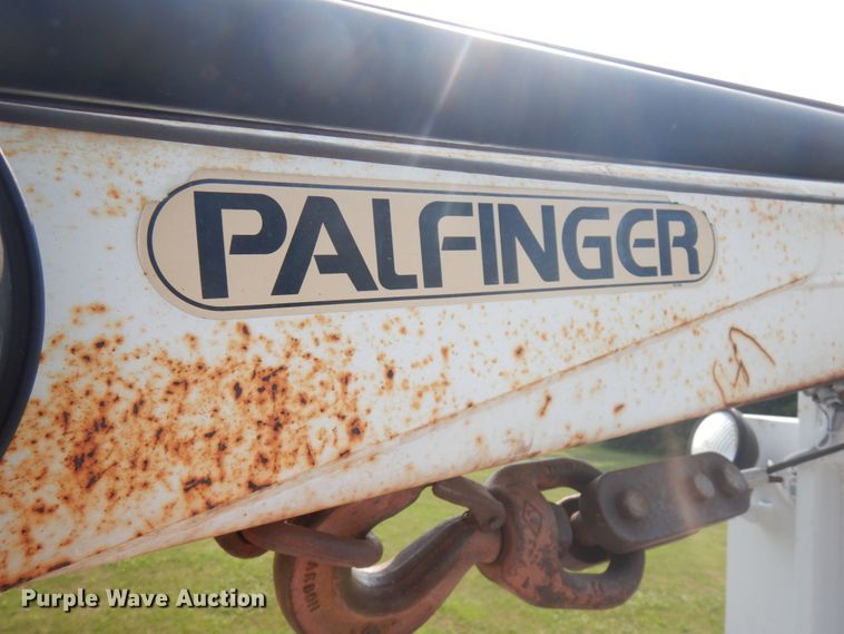 image for item IL9878 2004 Freightliner FL70  crane truck