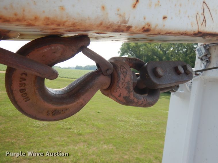 image for item IL9878 2004 Freightliner FL70  crane truck