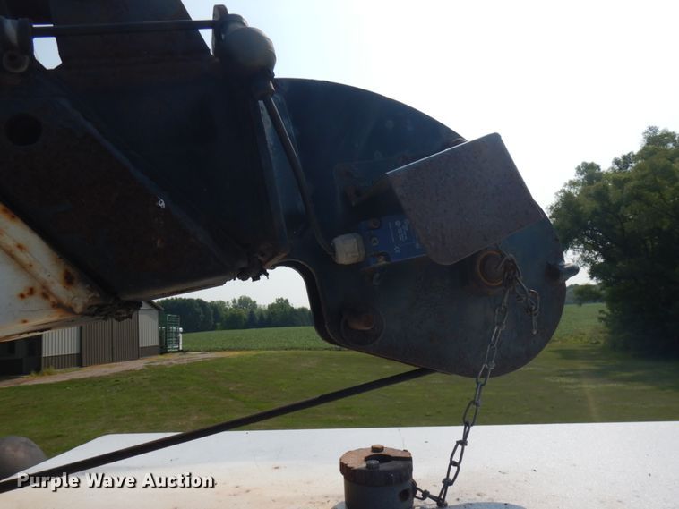 image for item IL9878 2004 Freightliner FL70  crane truck