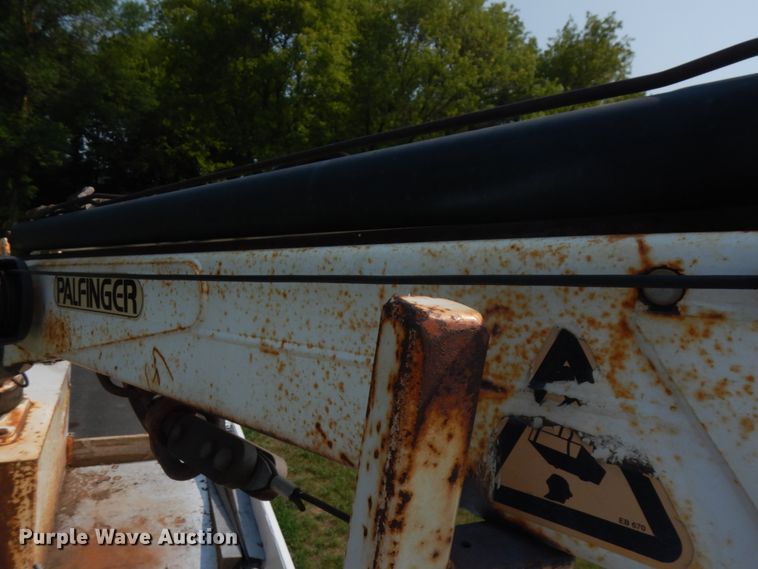 image for item IL9878 2004 Freightliner FL70  crane truck