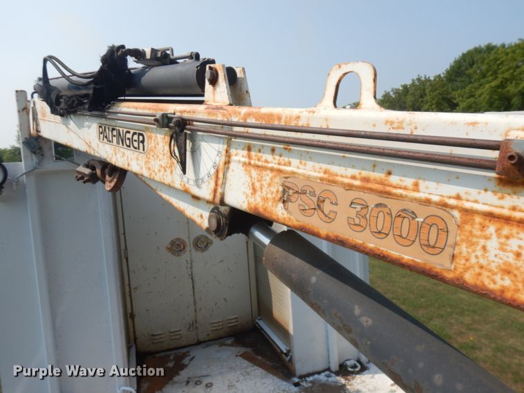 image for item IL9878 2004 Freightliner FL70  crane truck