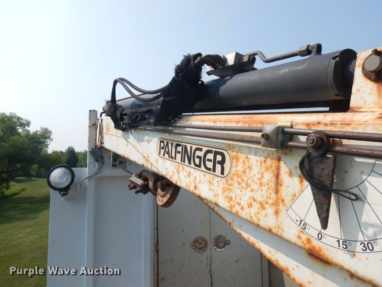 image for item IL9878 2004 Freightliner FL70  crane truck