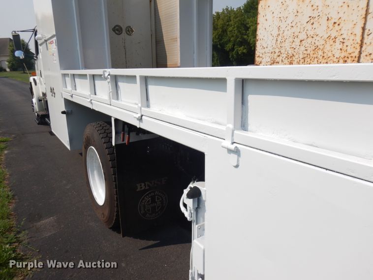 image for item IL9878 2004 Freightliner FL70  crane truck