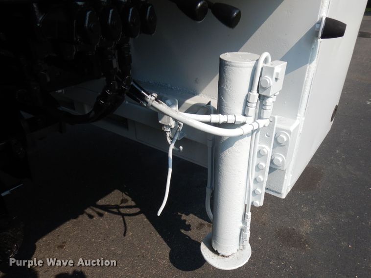 image for item IL9878 2004 Freightliner FL70  crane truck