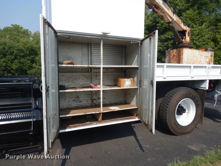 image for item IL9878 2004 Freightliner FL70  crane truck