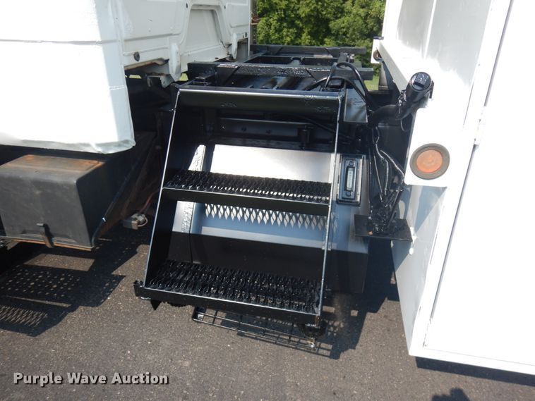 image for item IL9878 2004 Freightliner FL70  crane truck